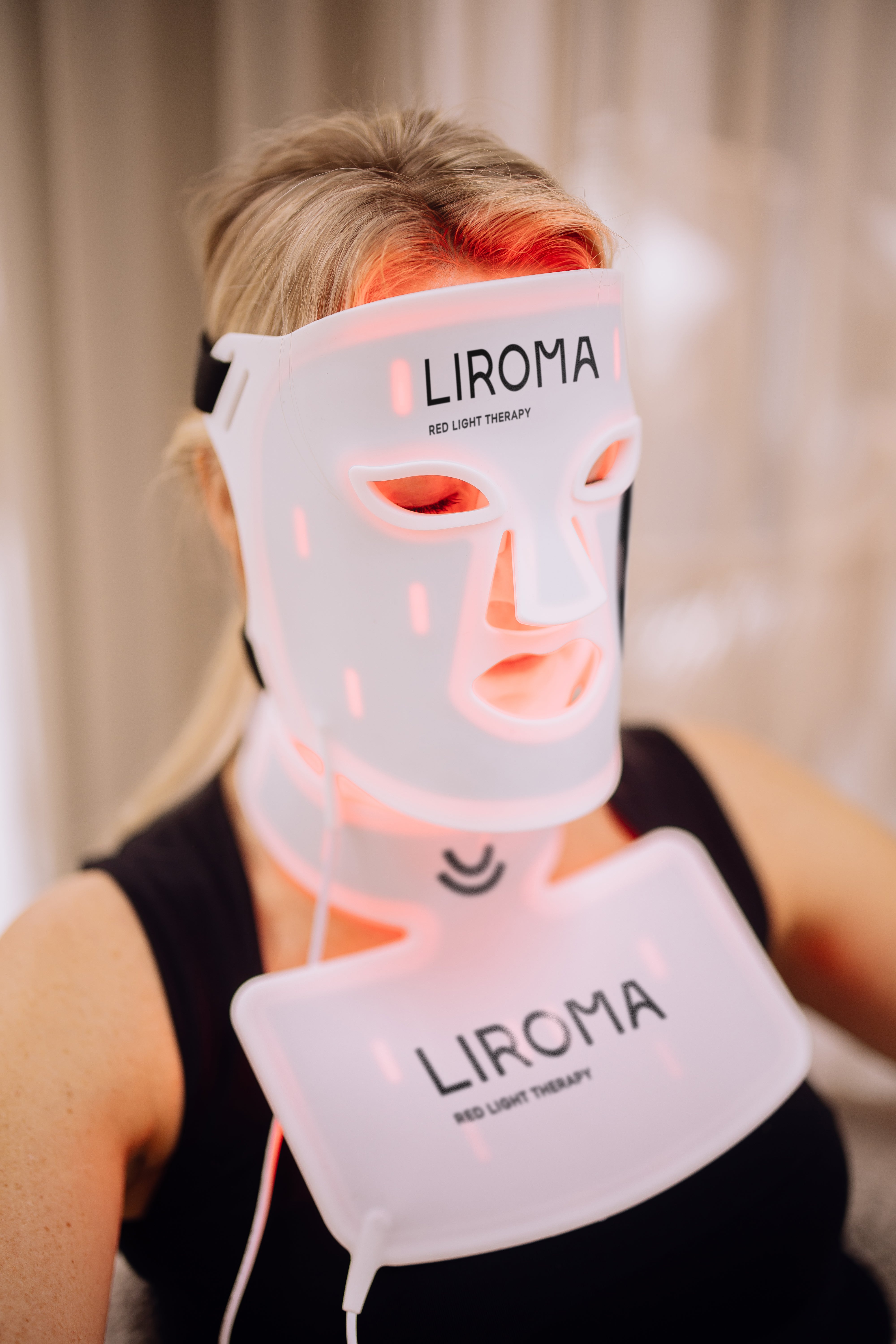 LIROMA® LED-terapeutiline punase valguse ja lähiinfrapuna näo-, kaela- ja dekolteemask