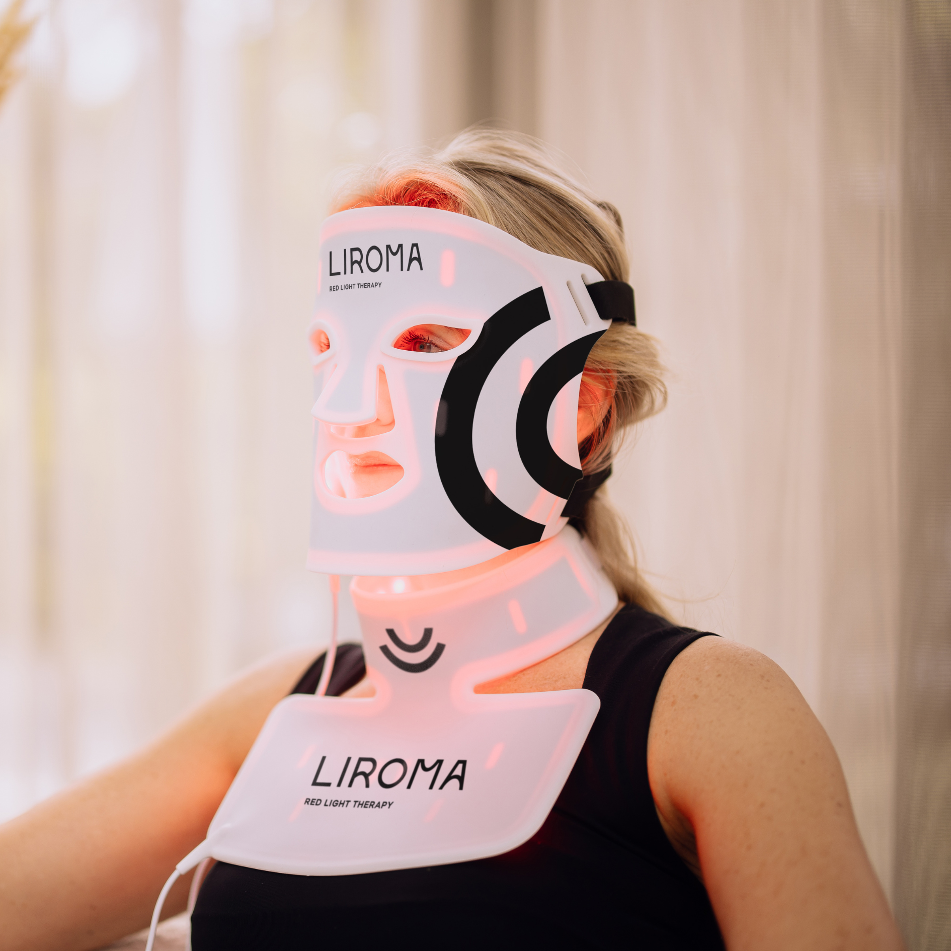 LIROMA® LED-terapeutiline punase valguse ja lähiinfrapuna näo-, kaela- ja dekolteemask
