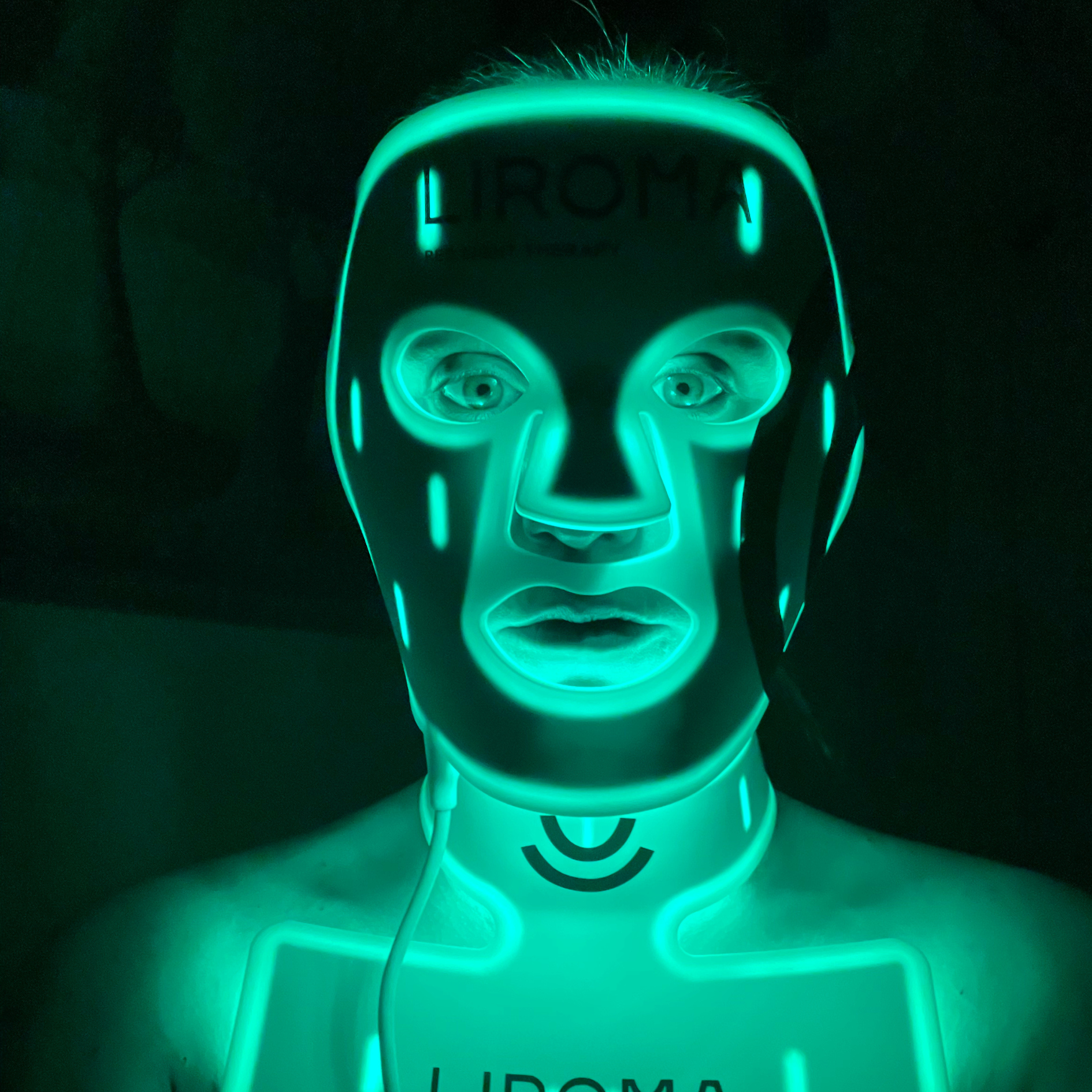 LIROMA® LED-terapeutiline punase valguse ja lähiinfrapuna näo-, kaela- ja dekolteemask